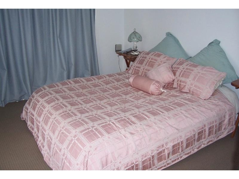 4 Johnson Place, Surf Beach NSW 2536