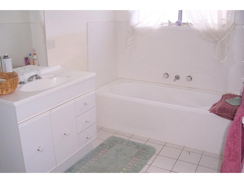 4 Johnson Place, Surf Beach NSW 2536