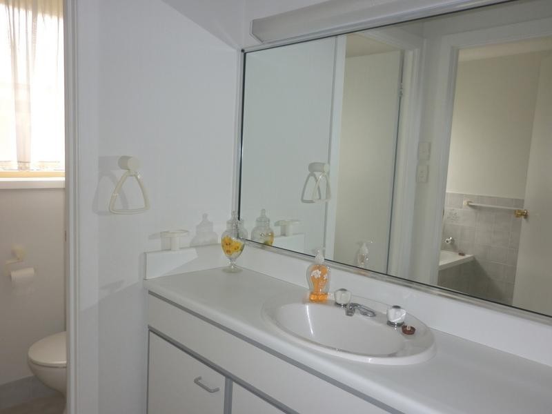 18 Thomas Mitchell Crescent, Sunshine Bay NSW 2536