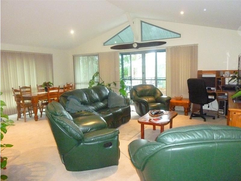 2/3A Eric Fenning Drive, Surf Beach NSW 2536