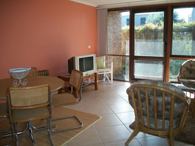 1/1 George Bass Drive,, Batehaven NSW 2536