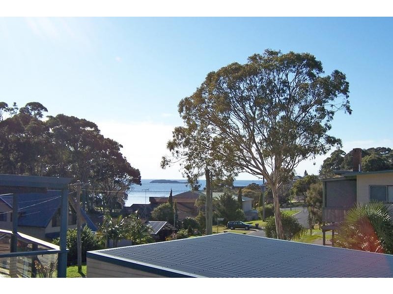4 Euroka Avenue, Malua Bay NSW 2536