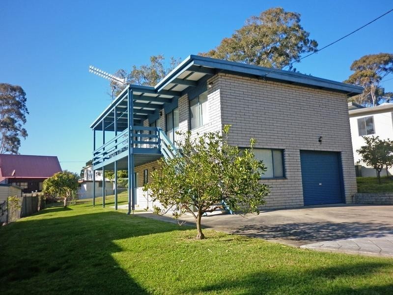 4 Euroka Avenue, Malua Bay NSW 2536