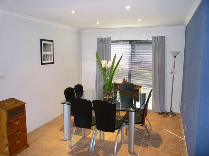 6 Burri Palm Way, Surfside NSW 2536