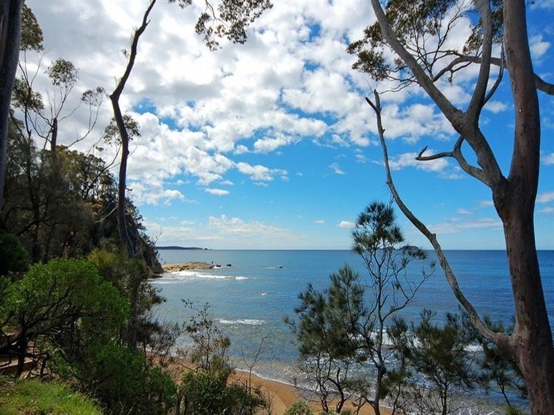 25 Bronte Crescent, Sunshine Bay NSW 2536