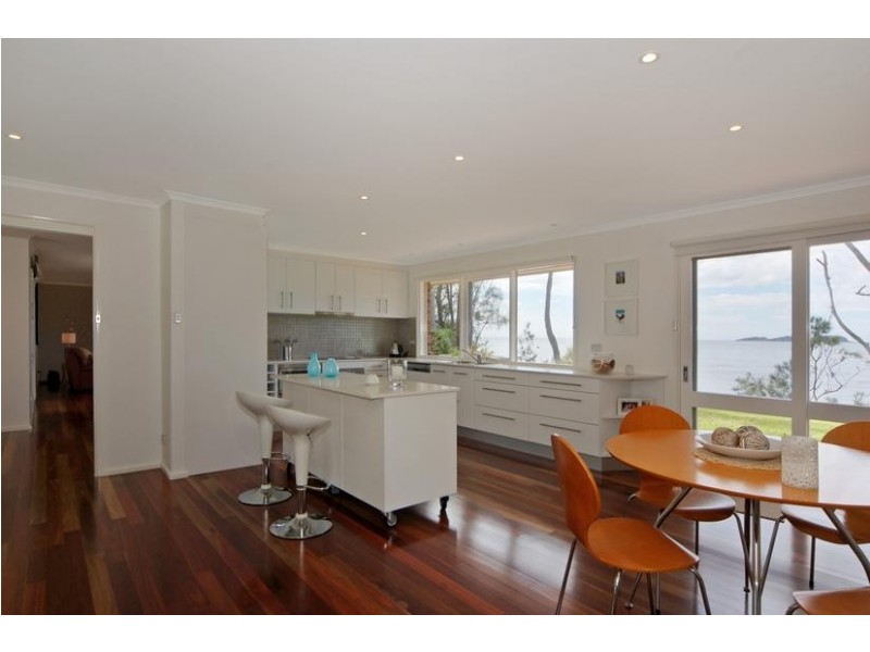 25 Bronte Crescent, Sunshine Bay NSW 2536