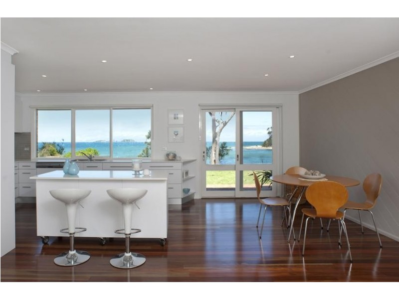 25 Bronte Crescent, Sunshine Bay NSW 2536