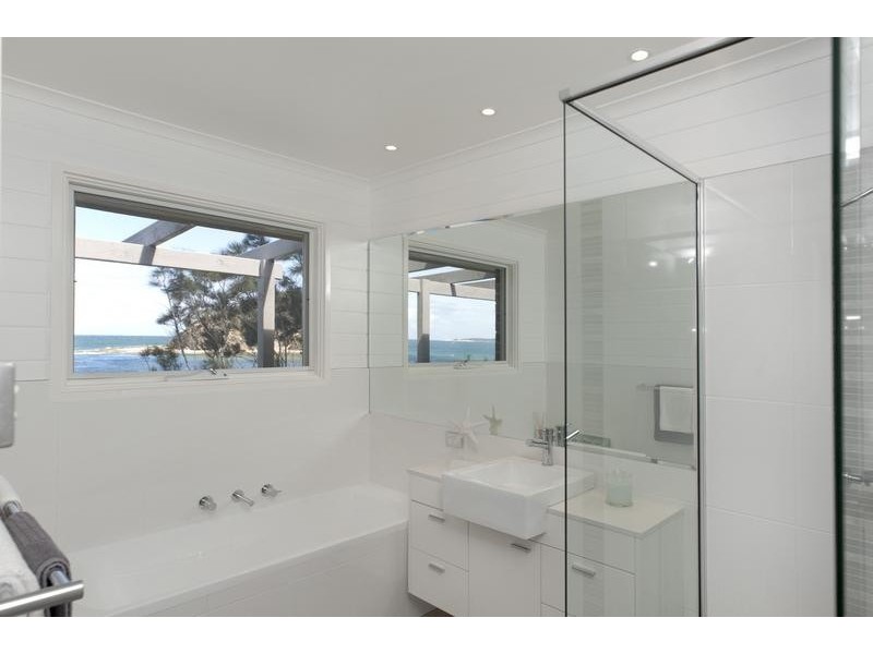 25 Bronte Crescent, Sunshine Bay NSW 2536