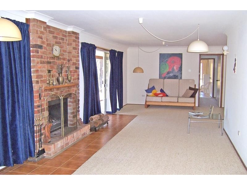 14 Barlings Drive, Tomakin NSW 2537