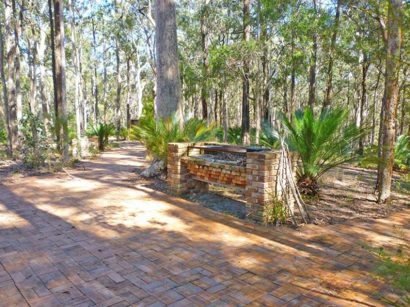 14 Barlings Drive, Tomakin NSW 2537