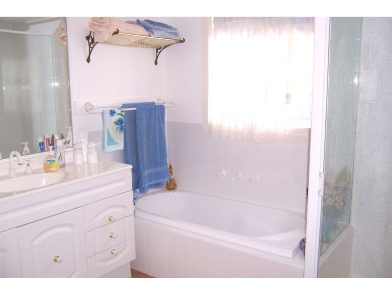 2/8 Lawson Place, Sunshine Bay NSW 2536