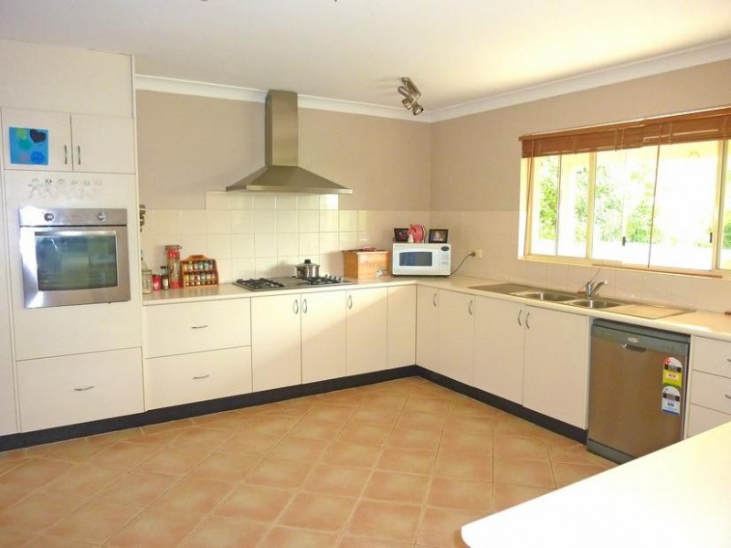 75 Eric Fenning Drive, Surf Beach NSW 2536