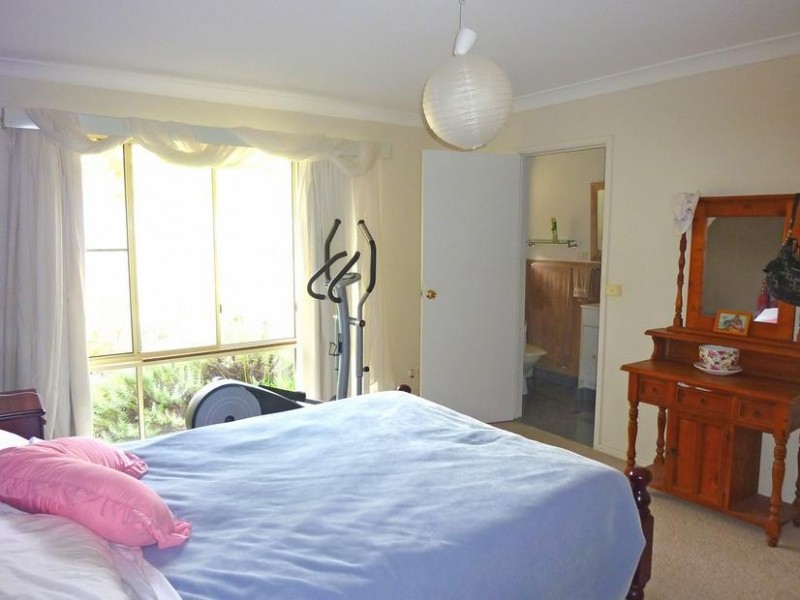 75 Eric Fenning Drive, Surf Beach NSW 2536