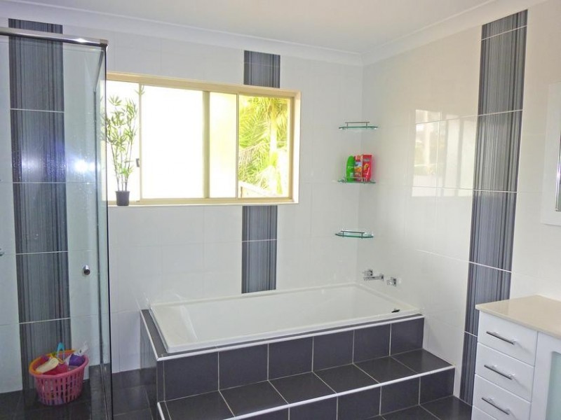 75 Eric Fenning Drive, Surf Beach NSW 2536