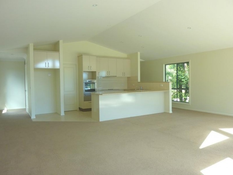 2/3 Eric Fenning Drive, Surf Beach NSW 2536