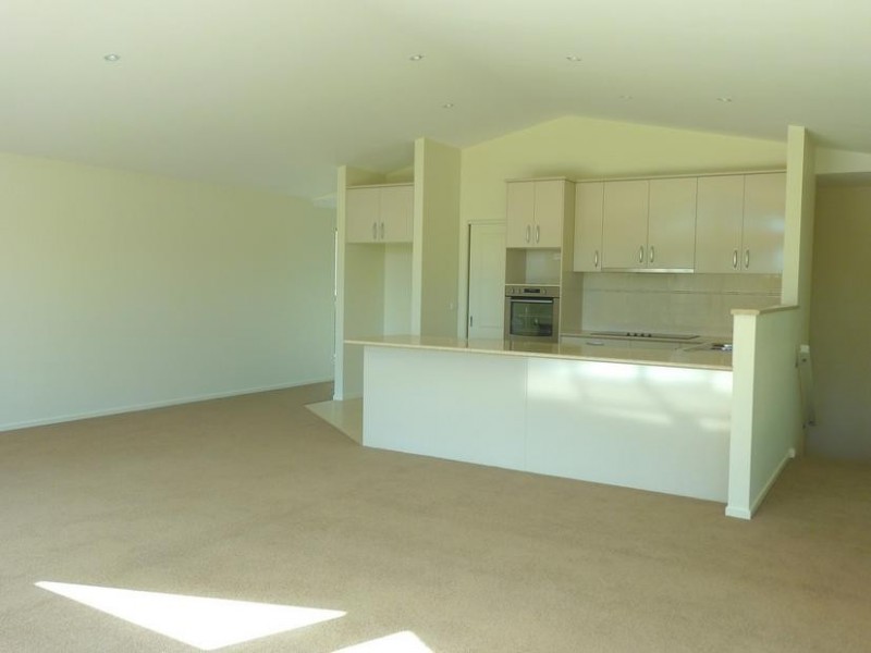 2/3 Eric Fenning Drive, Surf Beach NSW 2536