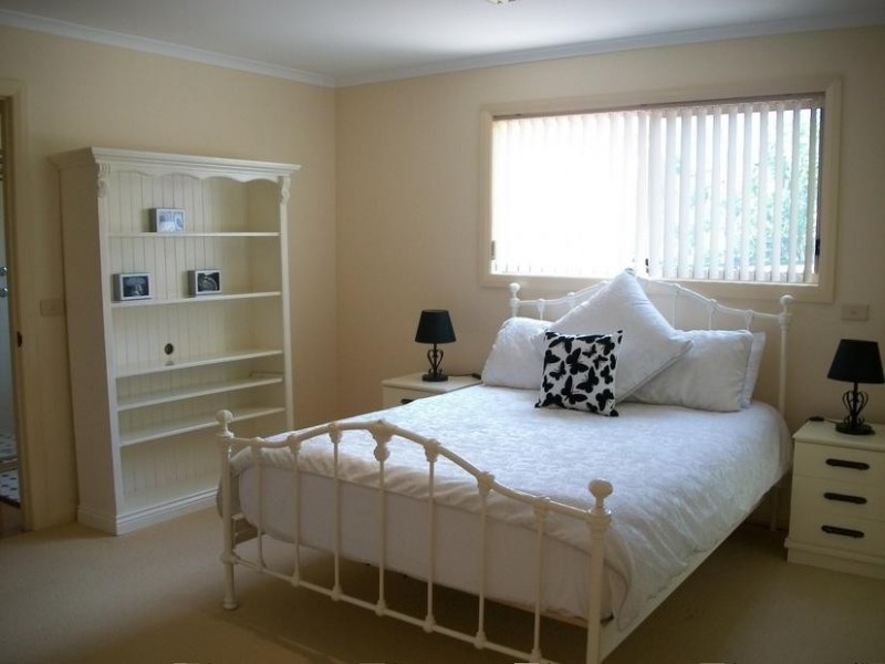 40 Thomas Mitchell Crescent, Sunshine Bay NSW 2536