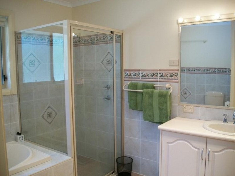 40 Thomas Mitchell Crescent, Sunshine Bay NSW 2536