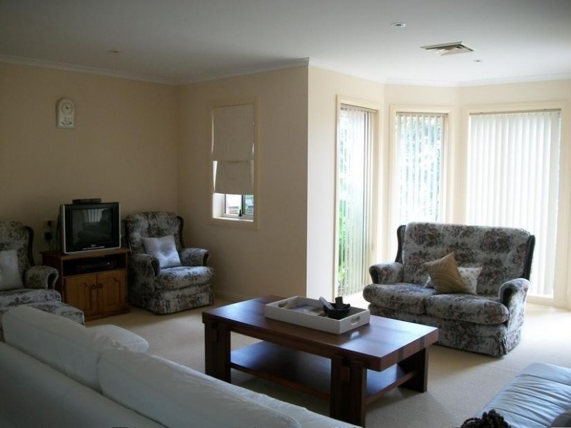 40 Thomas Mitchell Crescent, Sunshine Bay NSW 2536