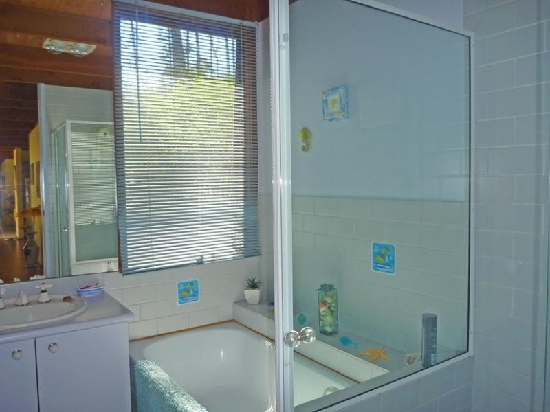 4 Barlings Drive, Tomakin NSW 2537