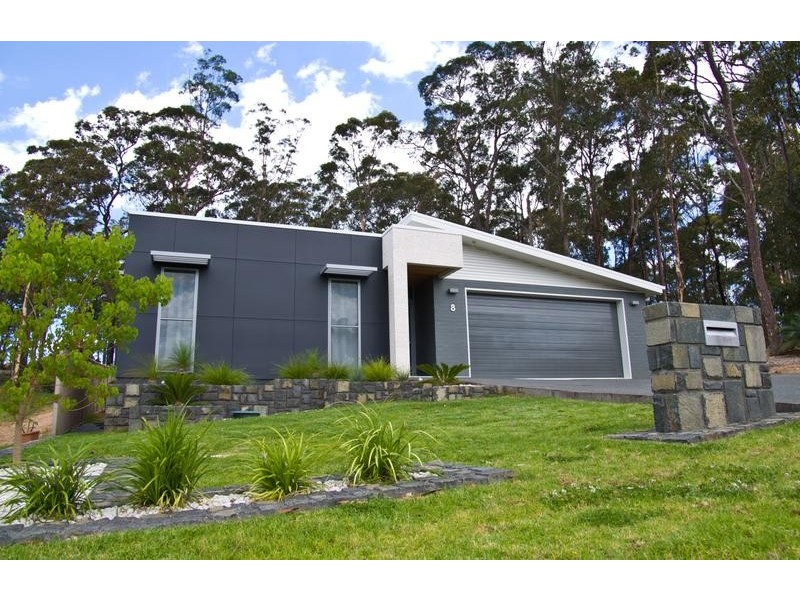 8 Hunter Place, Sunshine Bay NSW 2536