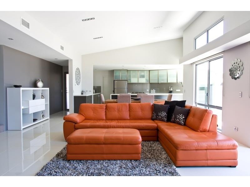 8 Hunter Place, Sunshine Bay NSW 2536