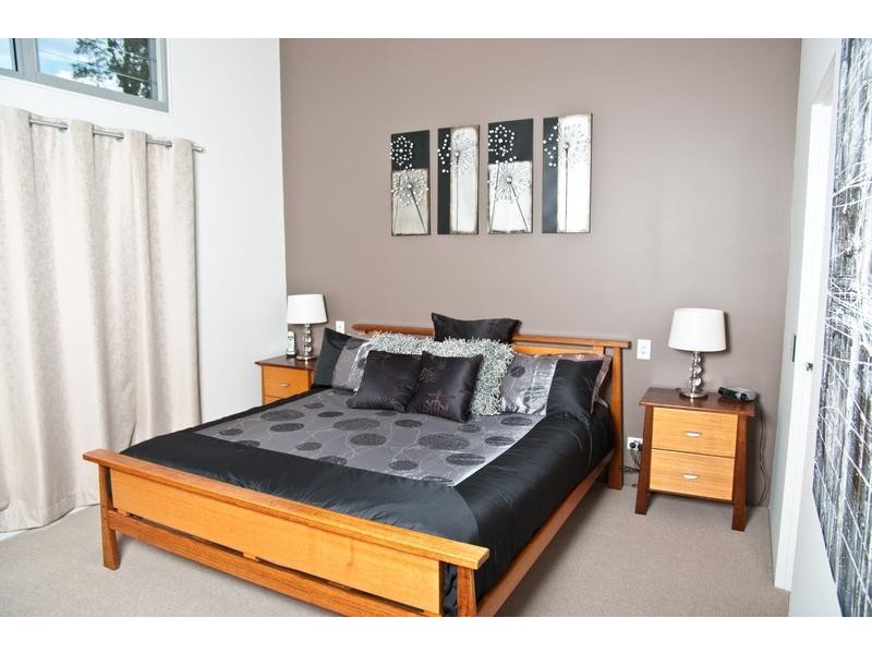 8 Hunter Place, Sunshine Bay NSW 2536