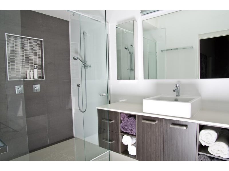 8 Hunter Place, Sunshine Bay NSW 2536