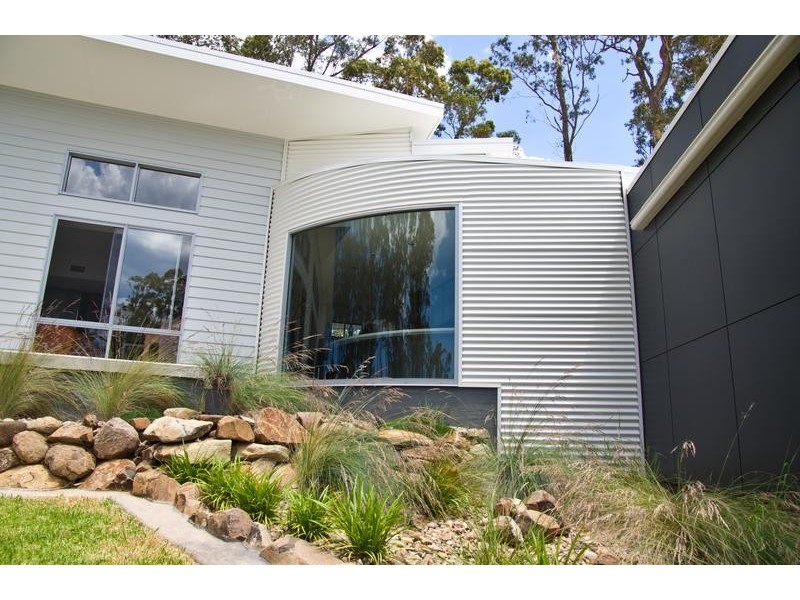 8 Hunter Place, Sunshine Bay NSW 2536