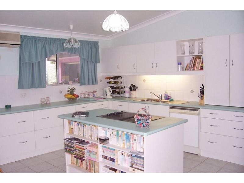 4 Johnson Place, Surf Beach NSW 2536