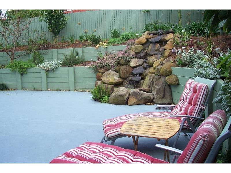 4 Johnson Place, Surf Beach NSW 2536