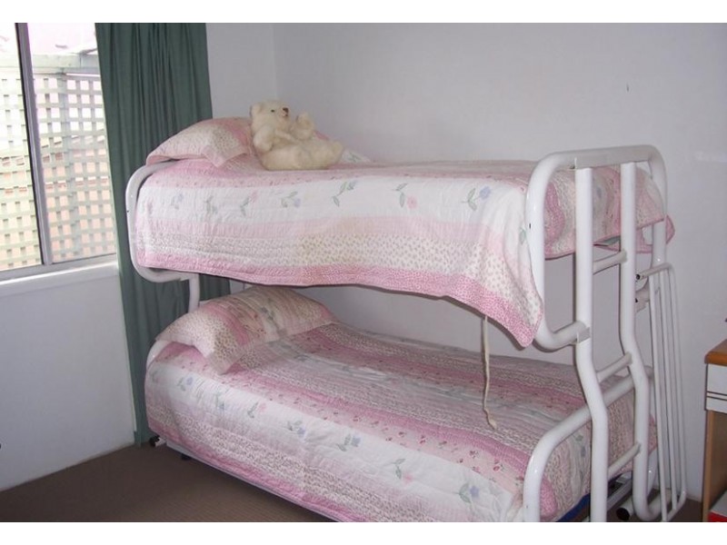 4 Johnson Place, Surf Beach NSW 2536