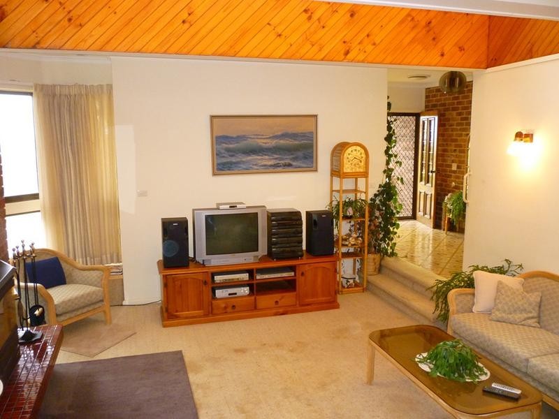 20 Burrawang Crescent, Sunshine Bay NSW 2536