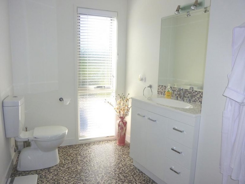 45B Karoola Crescent, Surfside NSW 2536