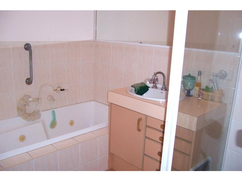 2/212 Beach Road, Batehaven NSW 2536