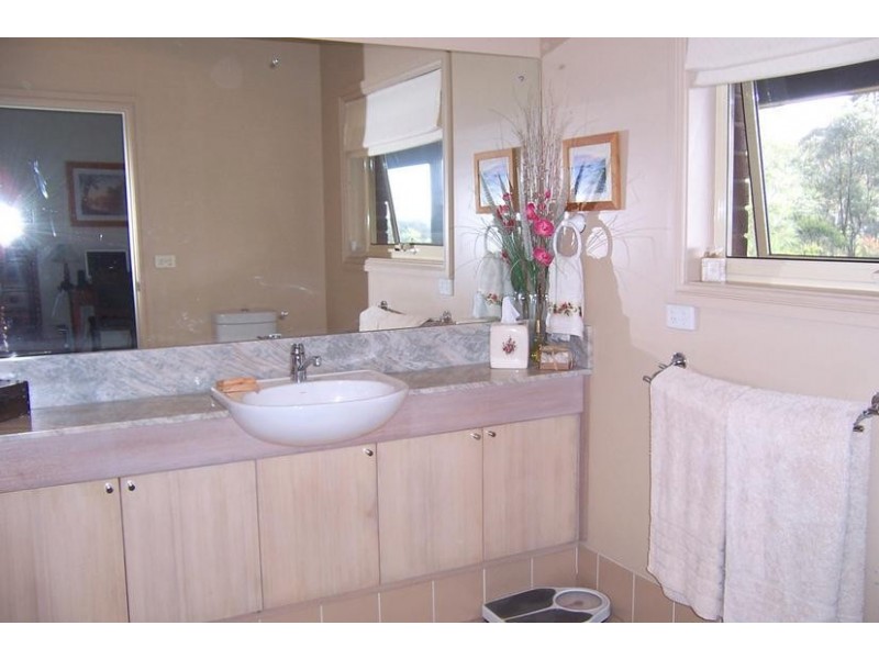 8 Figtree Close, Surf Beach NSW 2536