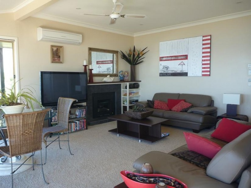 362 Beach Road, Batehaven NSW 2536