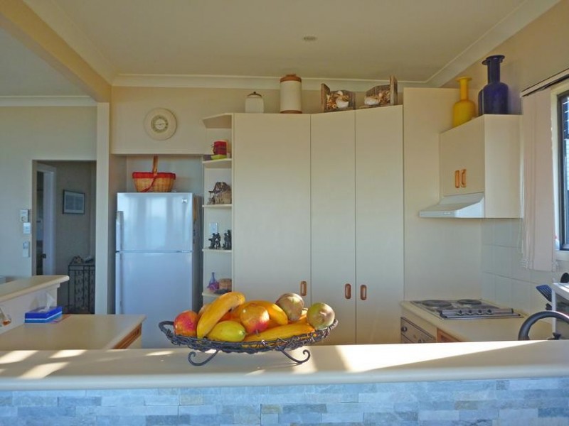 362 Beach Road, Batehaven NSW 2536