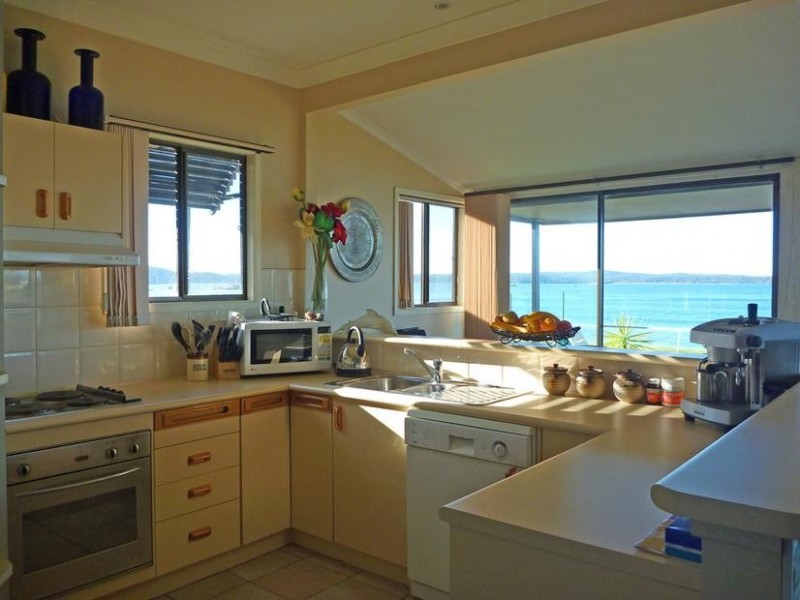 362 Beach Road, Batehaven NSW 2536