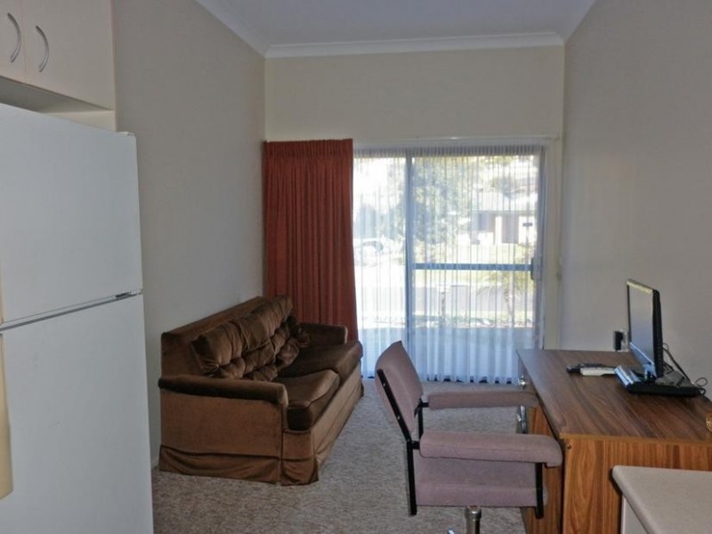 30 Melaleuca Crescent, Catalina NSW 2536