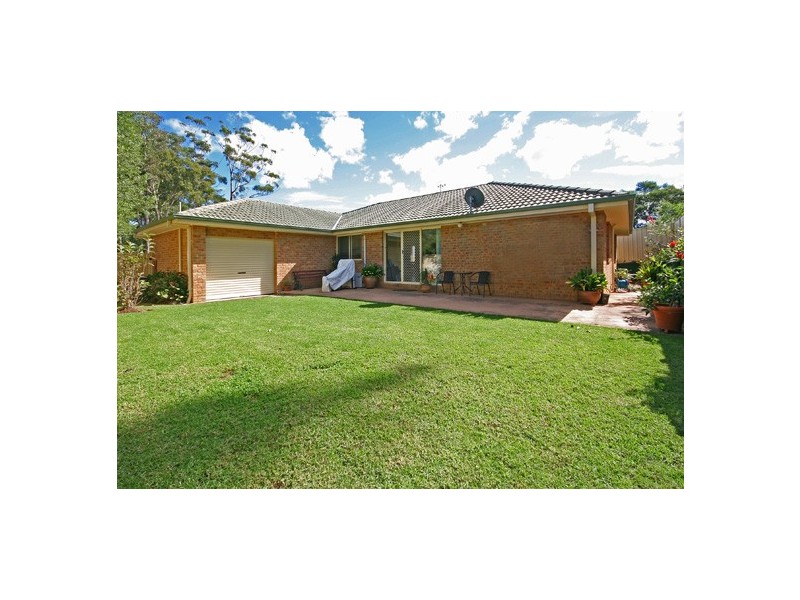 11 Canning Crescent, Sunshine Bay NSW 2536