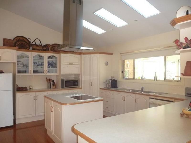 40 Thomas Mitchell Crescent, Sunshine Bay NSW 2536