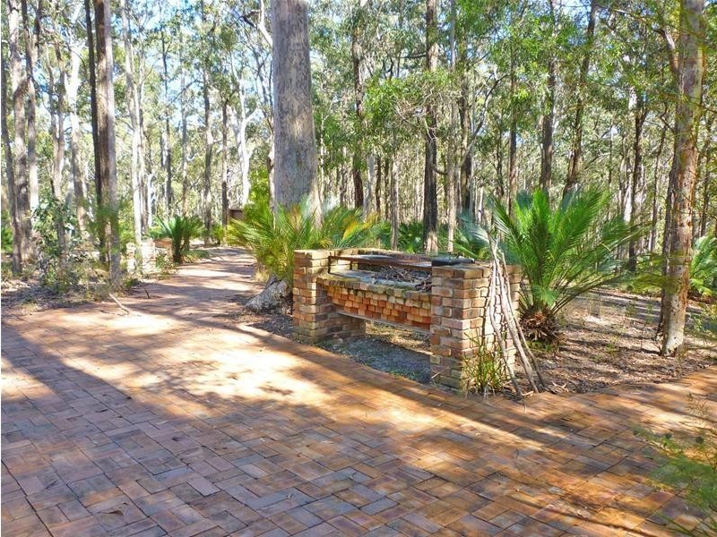 14 Barlings Drive, Tomakin NSW 2537