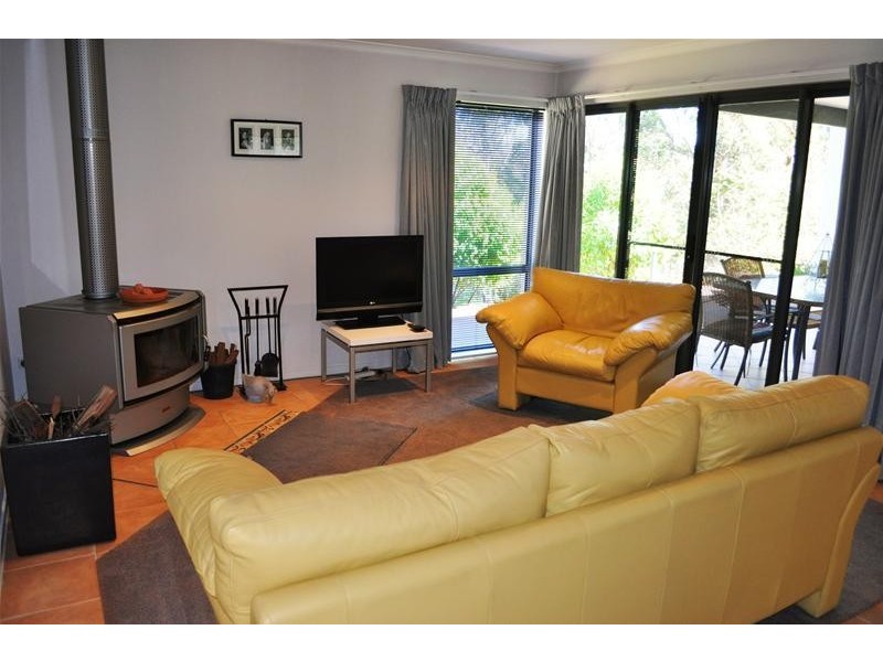 6 Burri Palm Way, Surfside NSW 2536