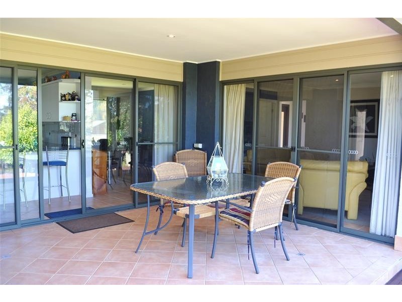 6 Burri Palm Way, Surfside NSW 2536