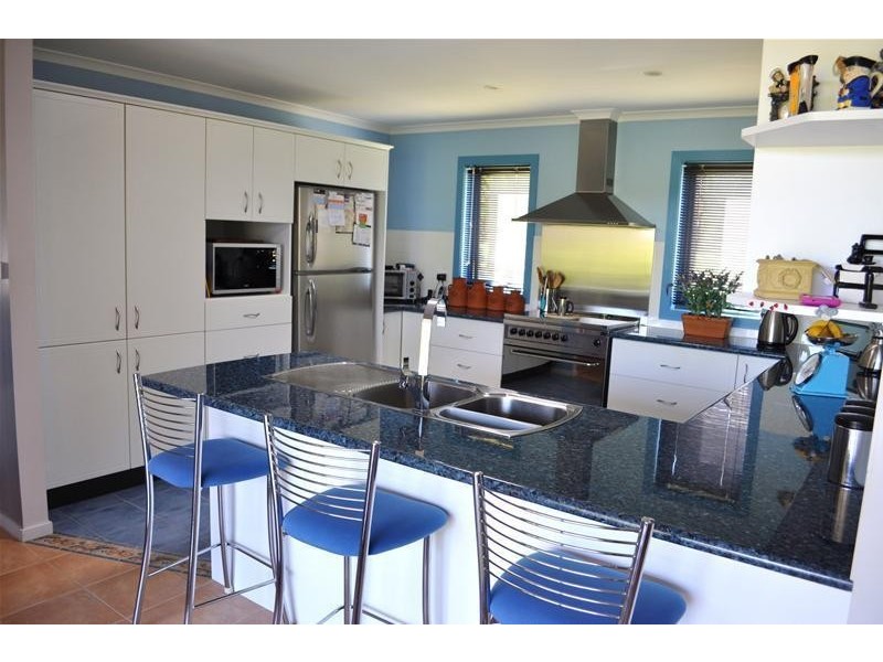 6 Burri Palm Way, Surfside NSW 2536