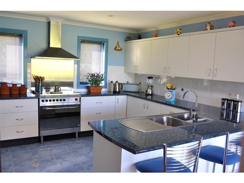 6 Burri Palm Way, Surfside NSW 2536
