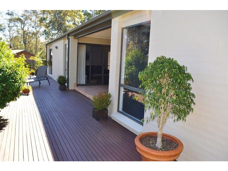 6 Burri Palm Way, Surfside NSW 2536