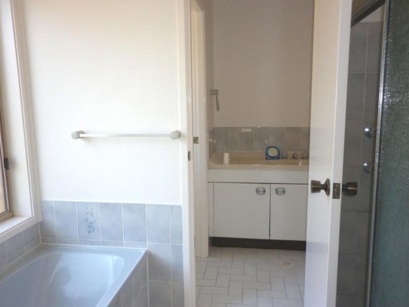 120 Edward Road, Batehaven NSW 2536