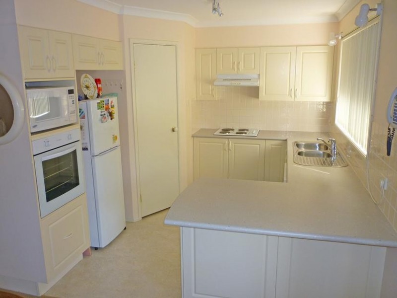 15 Canning Crescent, Sunshine Bay NSW 2536